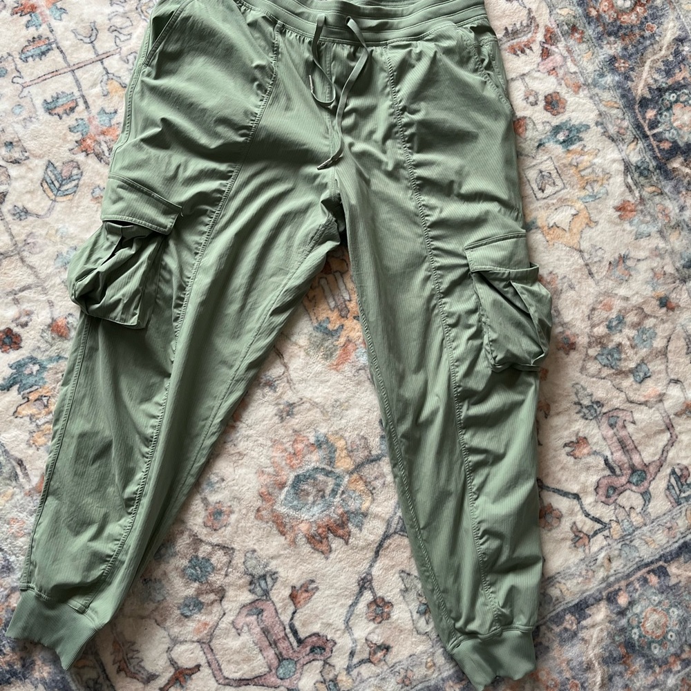 Lululemon Dance Studio Relaxed-Fit Mid-Rise Cargo Jogger - Size XL